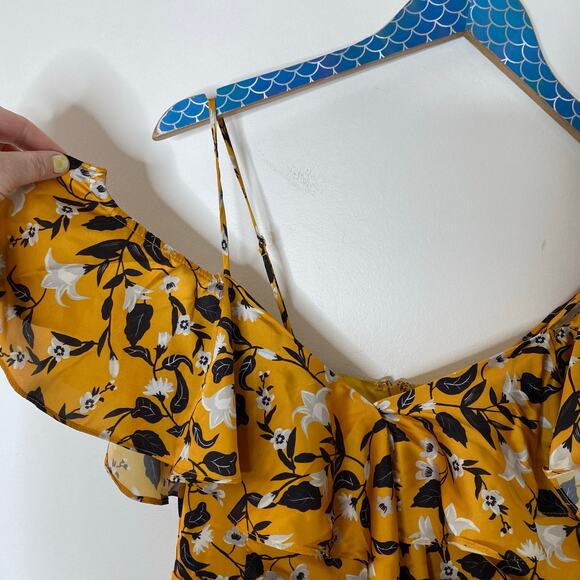 TULAROSA Ashlyn Marigold Floral Satin Off Shoulder Ruffle Jumpsuit Size Small - Picture 6 of 12